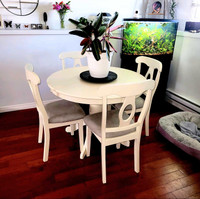 BRAND NEW Dining table & chairs