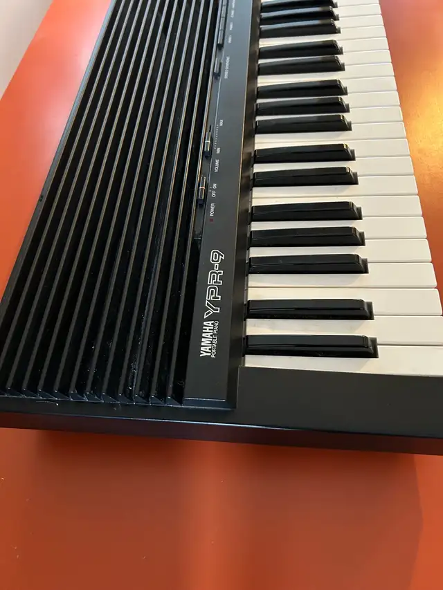 Yamaha YPR-9 Portable Piano (stand, bench, and pedal included) in Pianos & Keyboards in City of Toronto - Image 6