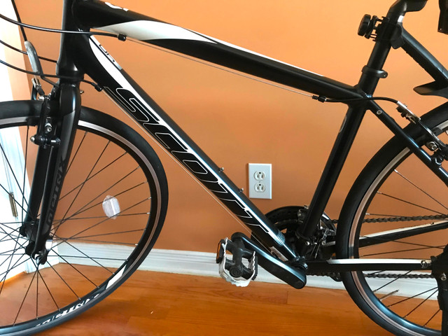 Vélo hybride Scott Metrix 40 aluminium, Comme Neuf, Léger dans Randonnée, ville et hybrides  à Ville de Montréal - Image 2