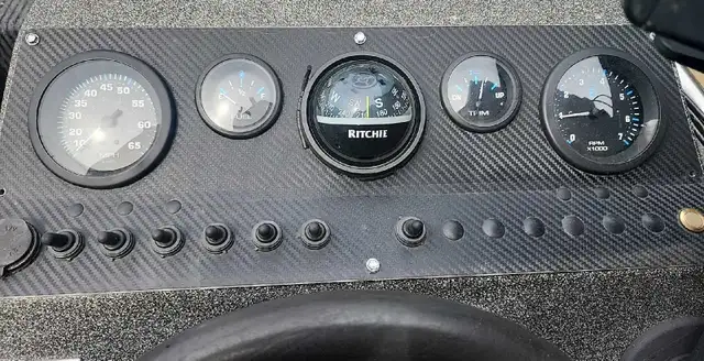 1989. 17 Charger bass boat in Personal Watercraft in Hamilton - Image 7