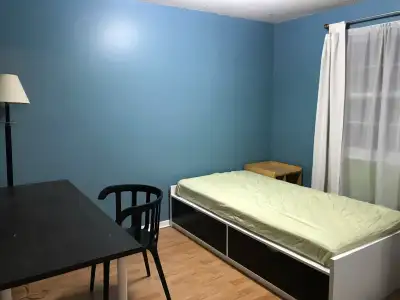 Located in the UTM area, this renovated and furnished 4+1 bedroom, 3-bathroom townhouse is available...