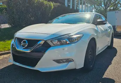 Nissan Maxima SR 2016 en perle blanche à vendre.