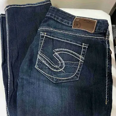 Women’s silver jeans, size 28. Low rise, not my style. Excellent condition, only worn a couple times...