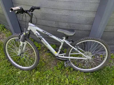 Beau vélo 24 pouces Norco 18 vitesses., View more
