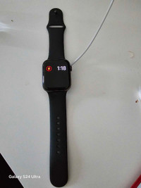 Apple watch series 5 44mm space Grey aluminum 