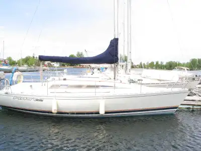 beneteau 305 s volvo marine diesel 18 hp, full spi rig never used, kevlar sails for light winds, dra...