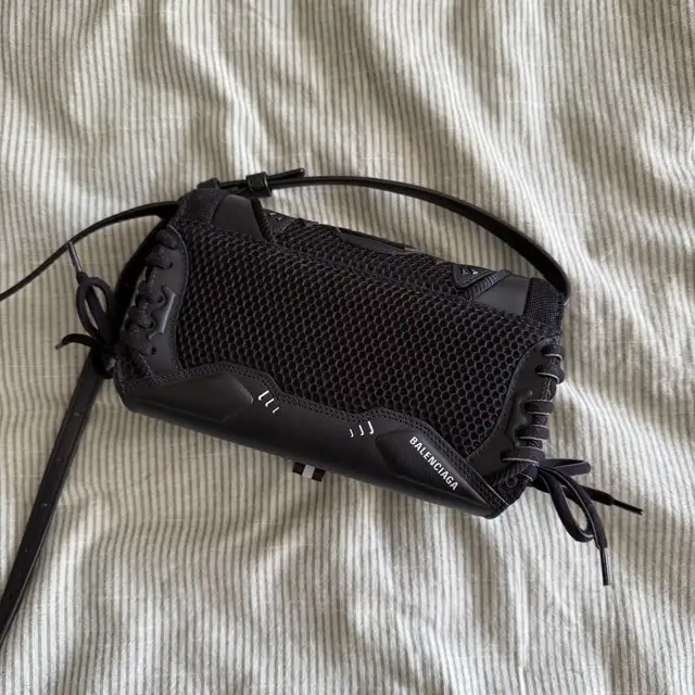 Balenciaga Sneakerhead Bag in Women's - Bags & Wallets in City of Toronto - Image 3