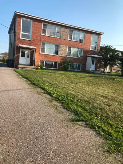 Bright and spacious 1-bedroom apartment available in a quiet triplex in Scarborough. Perfect for a s...