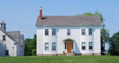 Quiet bldng. incl heat, power, water, parking. mature employed tenant. references required and why m...