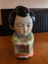 Japanese Geisha statue