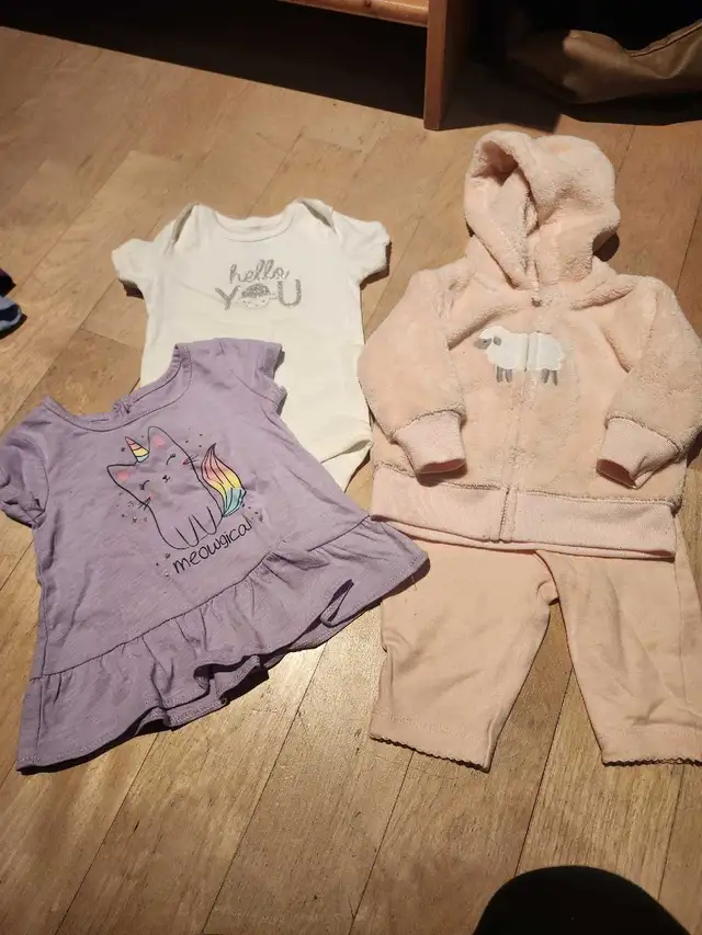 Lot de Vêtements Bébé 0-3 mois in Clothing - 0-3 Months in Longueuil / South Shore - Image 2