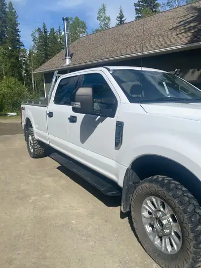 2021 F350 Superduty XLT 6.2L engine 104,000kms Crew cab Long box - comes with work box and headache...