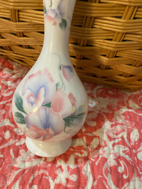 Vintage AYNSLEY Fine English Bone China LITTLE SWEETHEART  vase
