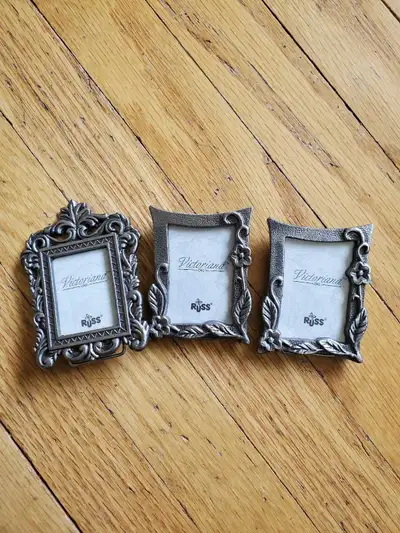 Spruce up your décor with this set of three vintage Russ Victorianna pewter picture frames, perfect...