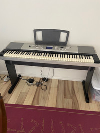 Piano Yamaha YPG-525