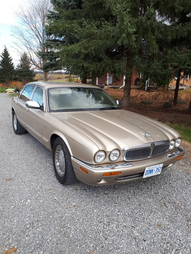 2000 xj8 Jaguar Vanden Plas in Cars & Trucks in Kawartha Lakes
