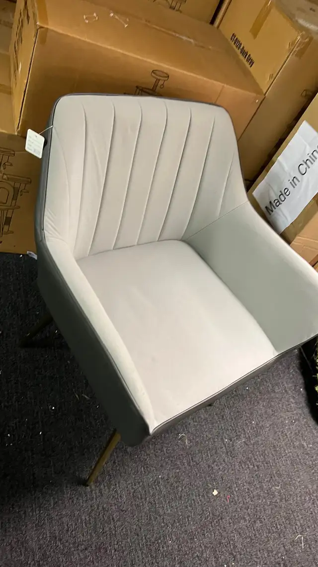 lots of living room chairs dining chairs  in Chairs & Recliners in Markham / York Region - Image 6