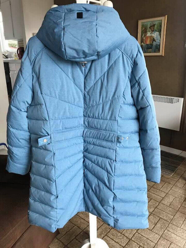 Manteau d'hiver pour femmes dans Femmes - Hauts et vêtements d'extérieur  à Lanaudière - Image 2