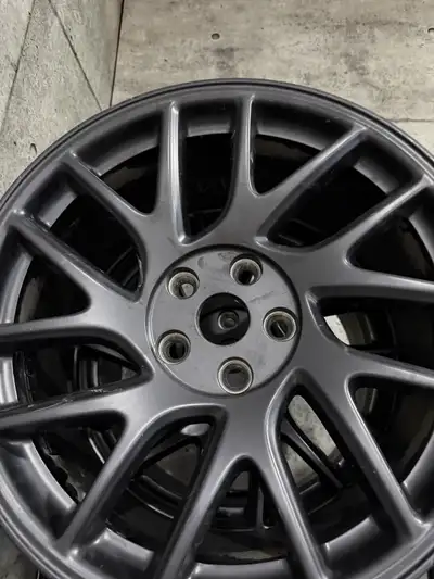 Really good condition Bolt pattern 5x114.3 Hub size 64.1 Feel free to come check it out No low balle...