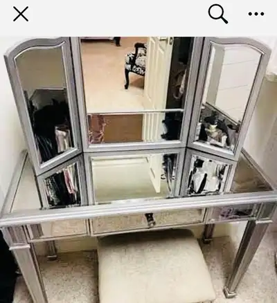 This mirrored desk is in used condition and features a vanity mirror and stool. Perfect for adding a...