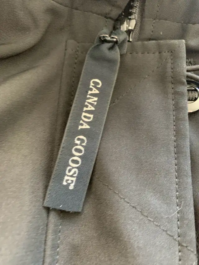 Canada Goose Coat  in Women's - Tops & Outerwear in City of Toronto - Image 4