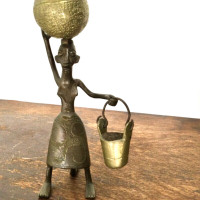 Bronze africain - Porteuse d’eau