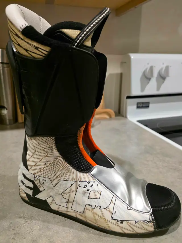 Rossignol Experience Downhill Ski Boots; Head skis and bindings in Ski in Cranbrook - Image 3