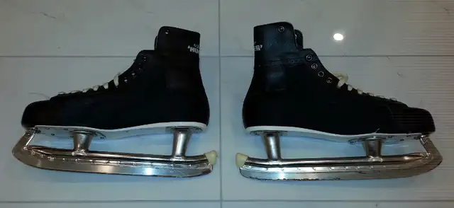 Vintage Bauer Hugger hockey skates Size 11 2/3 (1970's) in Hockey in Markham / York Region - Image 2