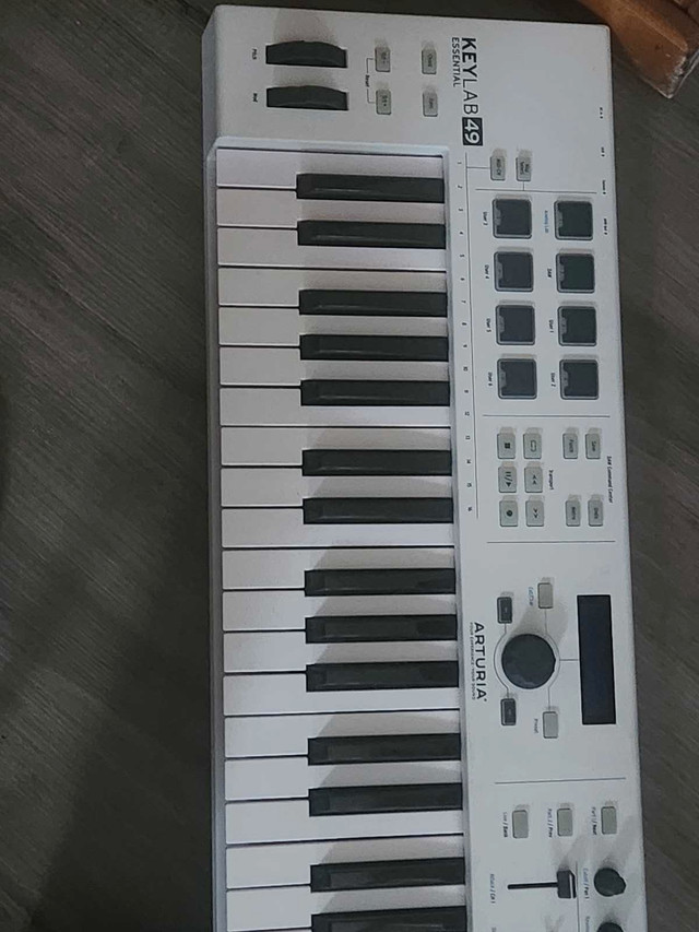 Arturia KeyLab 49 Keyboard Controller - White - in Pianos & Keyboards in Downtown-West End - Image 3
