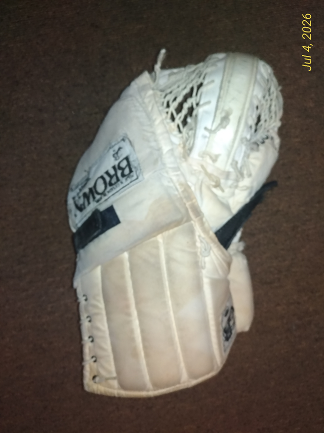 Adult Ice Hockey Goalie equipment for sale in Hockey in Mississauga / Peel Region - Image 6