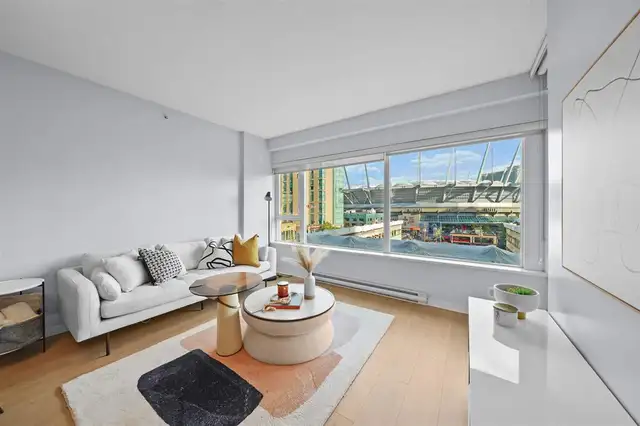 Downtown Vancouver – Spacious 1 Bedroom + 2 Dens at Raffles on R in Long Term Rentals in Vancouver - Image 3