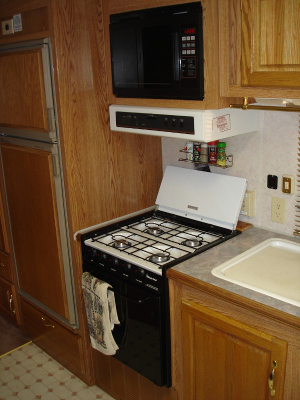 Prowler Travel Trailer "Regal model" in Travel Trailers & Campers in Calgary - Image 4