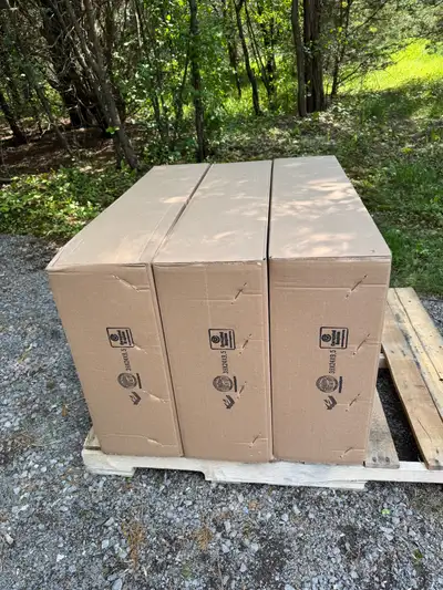 Great for packing up and moving. I can leave on my porch if you’re interested. Consecon area.