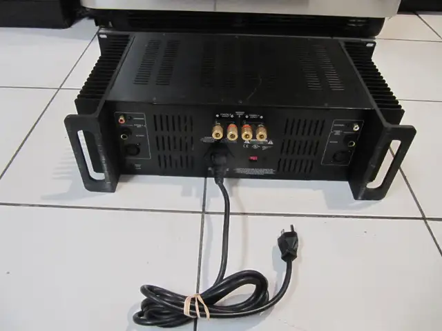 Audiotrak 500 Stereo Reference Commercial Pro Amplifier 500w/ch in Stereo Systems & Home Theatre in Mississauga / Peel Region - Image 4