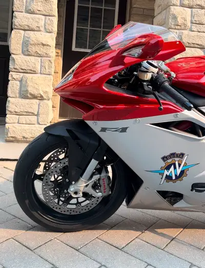 Mint condition MV Agusta F4 with only 1750km again in pristine condition needs not everything up to...