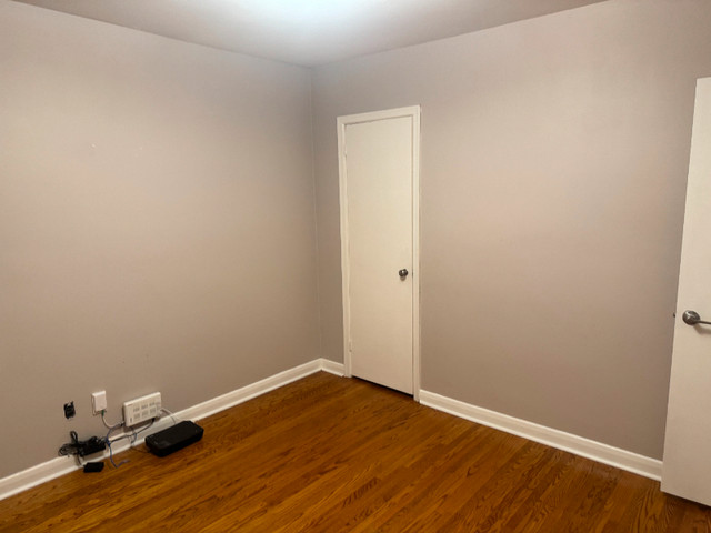1 bed room with shared Bath in Main floor Rent in Room Rentals & Roommates in Oshawa / Durham Region