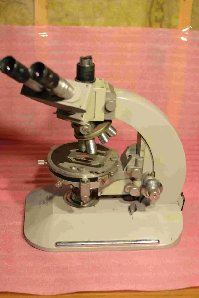 Reichert Zetopan Microscope and Accessories in Other in Barrie - Image 4