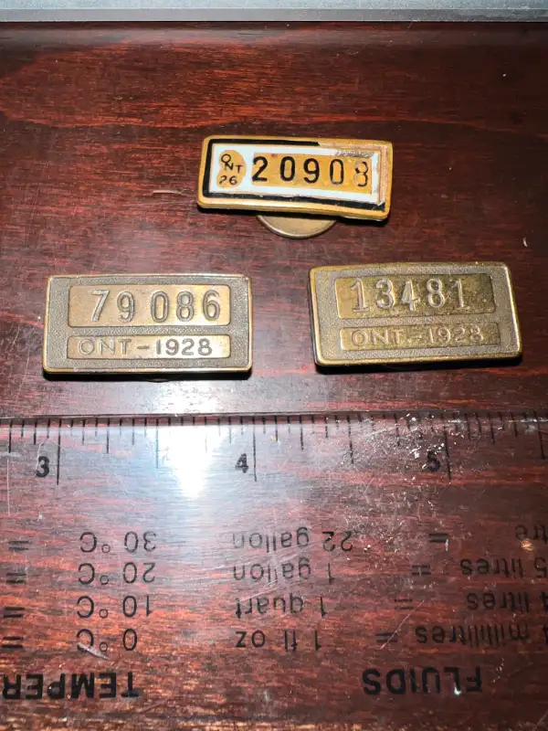 3 ANTIQUE ONTARIO CHAUFFEUR TAXI LICENSE BADGES62863282531587121