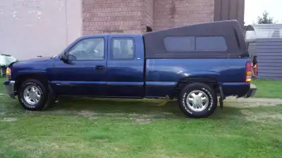 1999 GMC Sierra haft tone 2 wheel drive automatic transmission 4.8L V8 -manual windows ext-cab 3rd d...