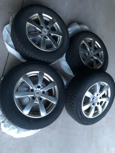 Set of 4 snow tires on Alloy rims. Type P195/65R15 Evergreen WNT. Medium wear of tires. Excellent co...
