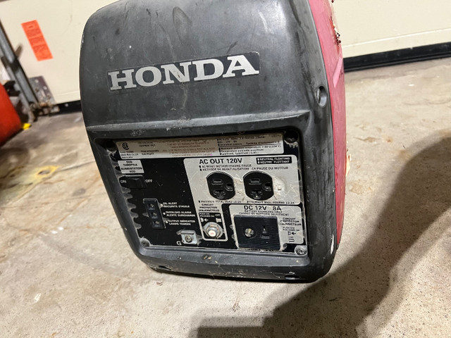 Eu2000I Honda Generator. Great condition and runs amazing! in Other in Hamilton - Image 2