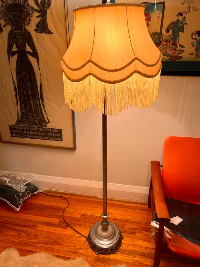 Antique Floor Lamps in Indoor Lighting & Fans in Oshawa / Durham Region - Image 3