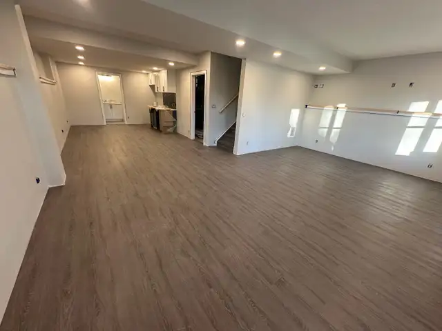 Professonal and affordable Floorong installation! 64639722818177124