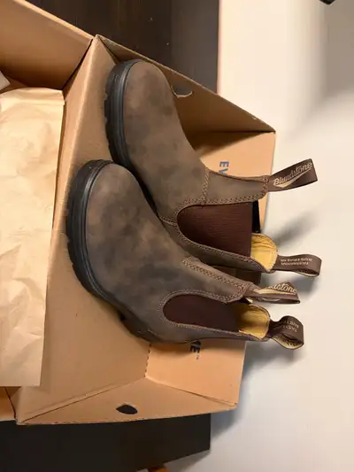 Women’s Blundstone boots BNWT Size 6, View more