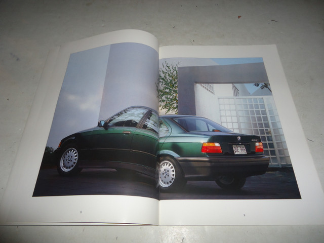 1991 BMW 3-SERIES DEALER SALES BROCHURE. CAN MAIL IN CANADA. in Arts & Collectibles in Belleville - Image 3