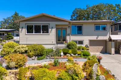 3947 Morgan is an unparalleled offering on a quiet, oak-lined, no through street with Annie Park mer...