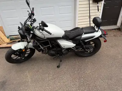 2024 Kawasaki Eliminator 500. Just over 800km’s. This bike is the best beginner bike, good power and...