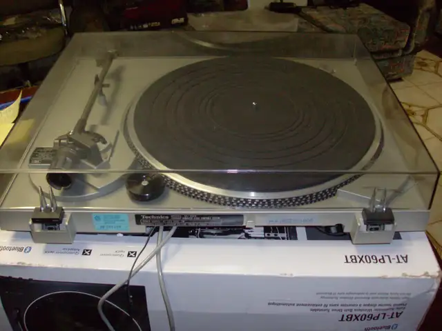 TECHNICS RECORD PLAYER-MADE IN JAPAN in Stereo Systems & Home Theatre in City of Toronto - Image 5