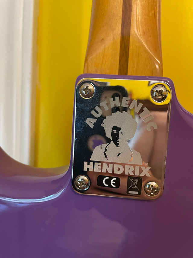 2018 Jimi Hendrix. Mint  /Rare Colour in Guitars in City of Halifax - Image 3