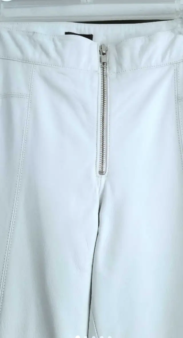 Leather Pants New  Danier White or Black Size 6 in Women's - Bottoms in St. Catharines - Image 2